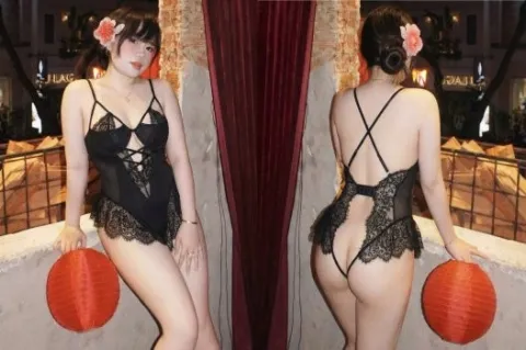Gặp anh là em phải mặc quần lọt khe